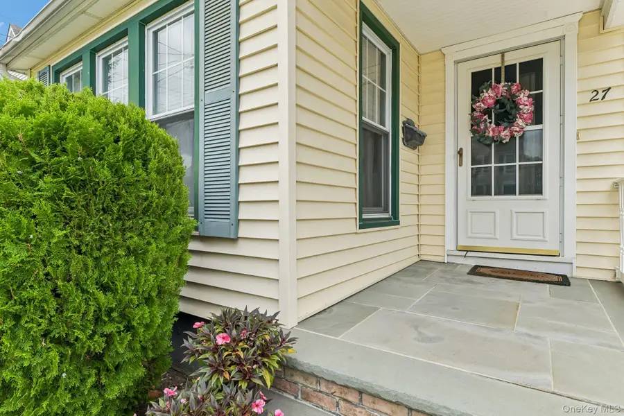 27 Juniper Avenue, Mineola, NY 11501 - #3