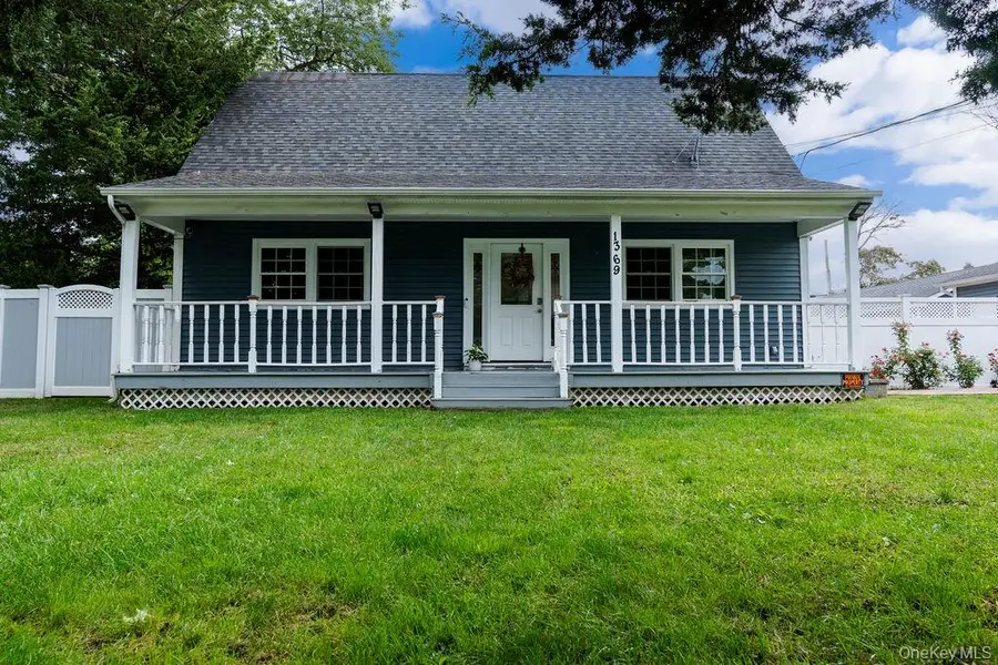1369 N Clinton Avenue, Bay Shore, NY 11706 - #2