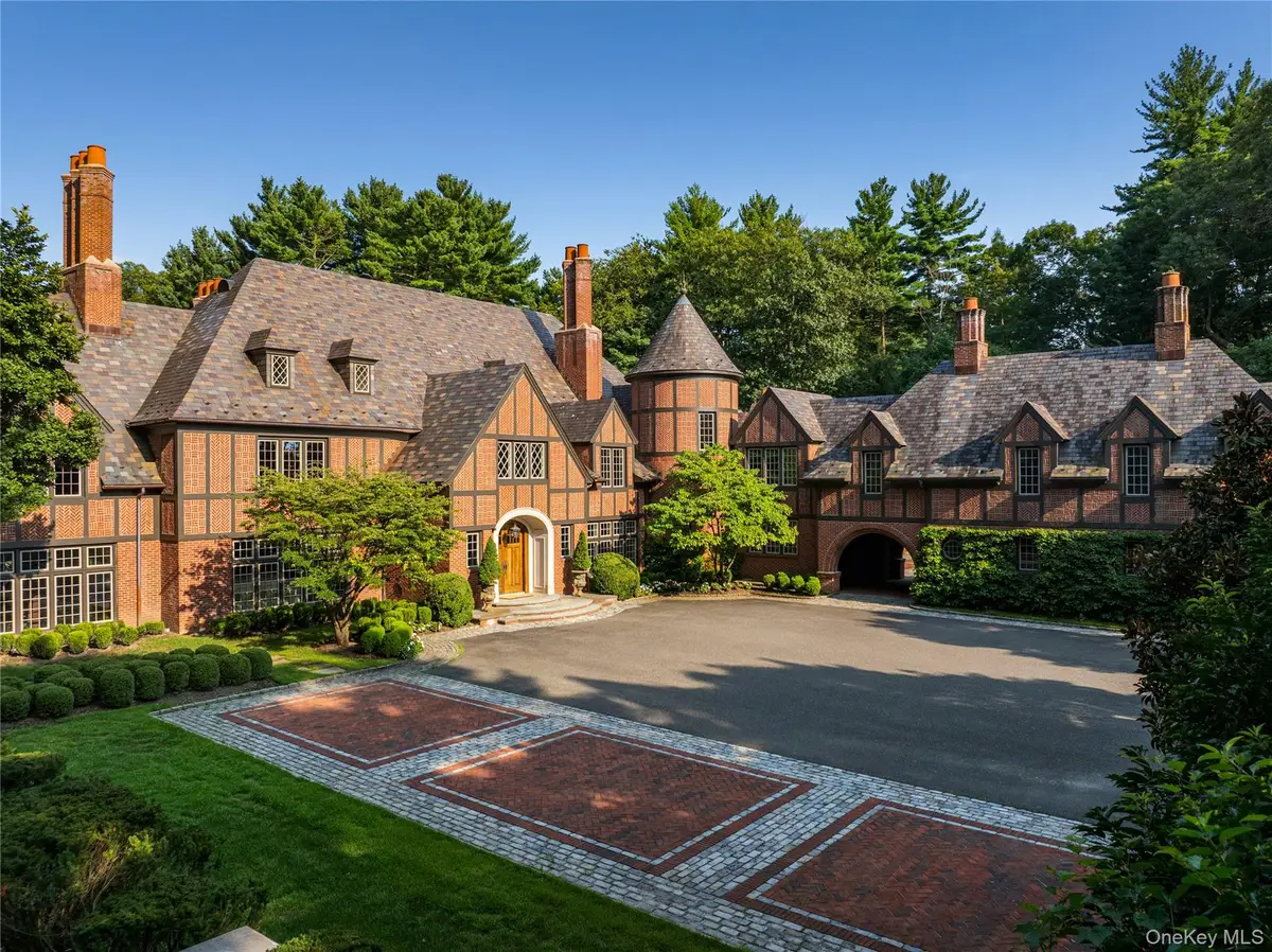 39 Chestnut Hill Drive, Upper Brookville, NY 11771 - #1