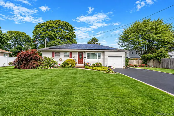 3 Gale Road, Oakdale, NY 11769
