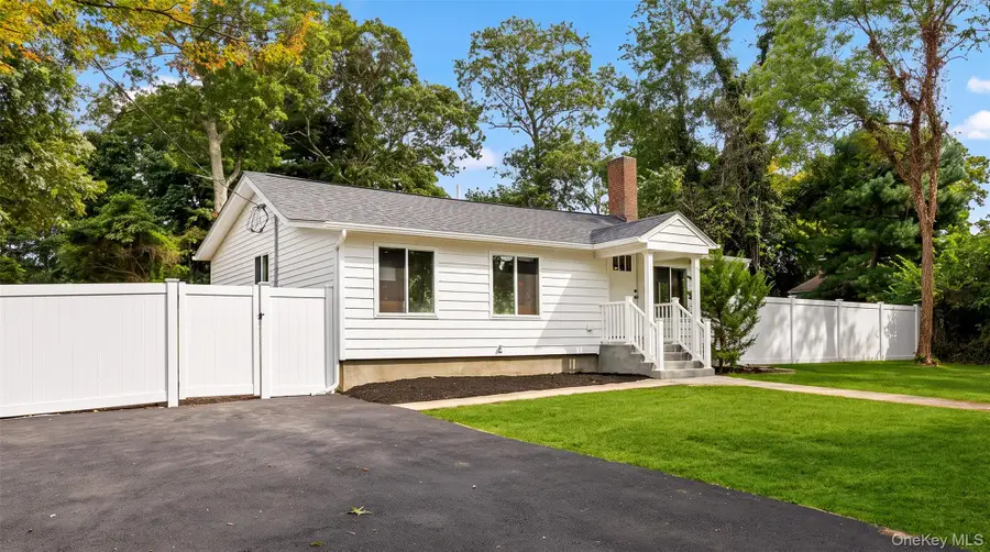 8 Woodlawn Avenue, Selden, NY 11784 - #2