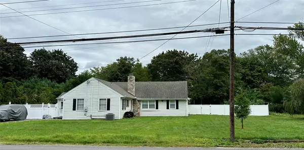 1385 Gardiner Drive, Babylon, NY 11706