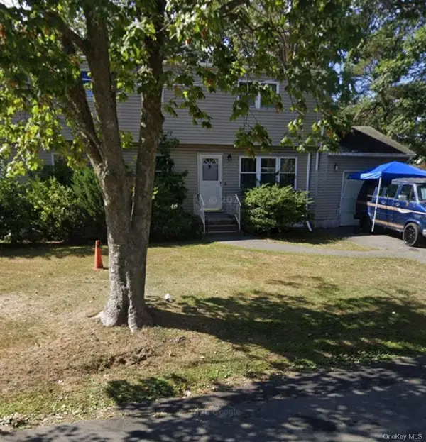 24 Floyd Street, Deer Park, NY 11729
