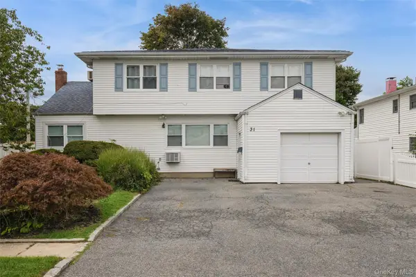 31 E June Street, Lindenhurst, NY 11757