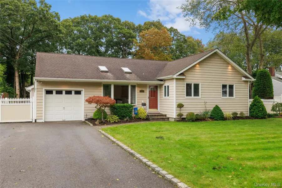 655 Hyman Avenue, Bay Shore, NY 11706 - #2