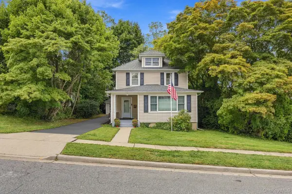 24 Bella Vista Street, Locust Valley, NY 11560