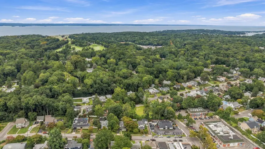 24 Bella Vista Street, Locust Valley, NY 11560 - #2