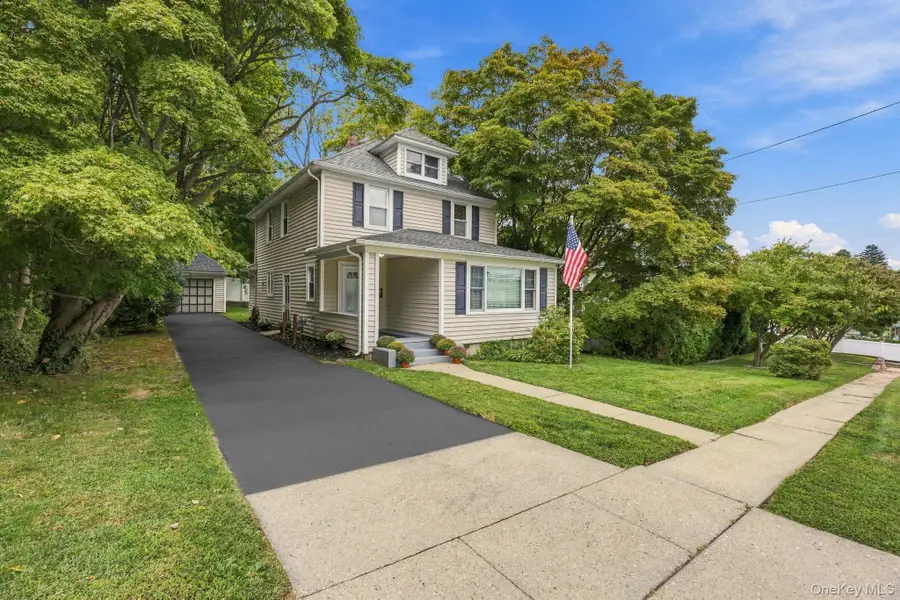 24 Bella Vista Street, Locust Valley, NY 11560 - #3