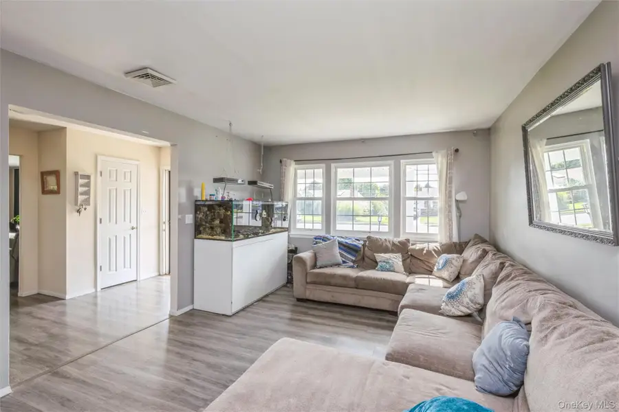 35 Norman Drive, Bohemia, NY 11716 - #3