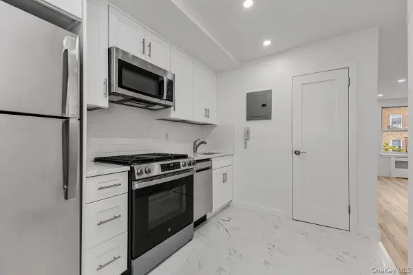 67-14 108th Street #6D, Forest Hills, NY 11375