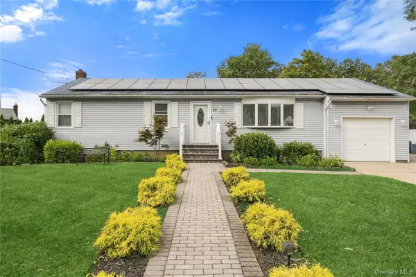 77 Winchester Drive, Lindenhurst, NY 11757