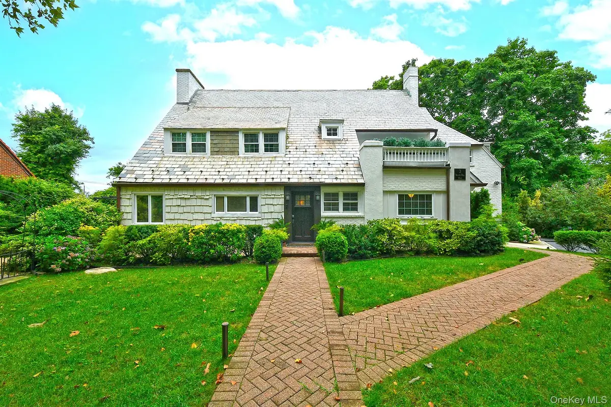 3 Beacon Hill Road, Port Washington, NY 11050 - #1