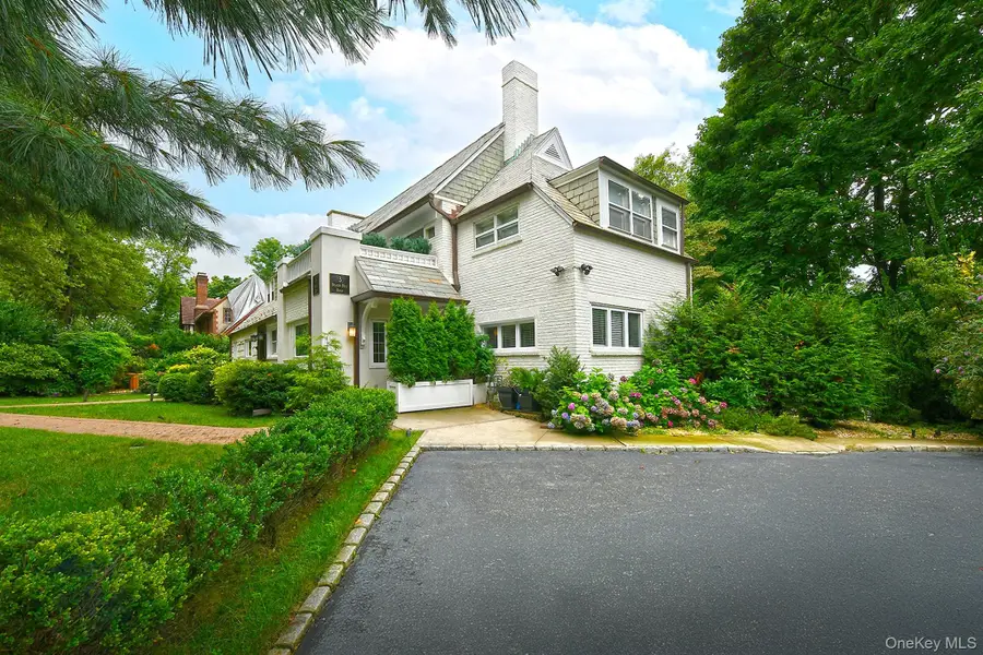 3 Beacon Hill Road, Port Washington, NY 11050 - #2