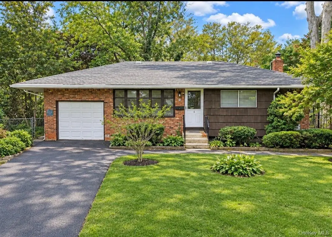 5 Pebble Lane, South Huntington, NY 11746 - #1