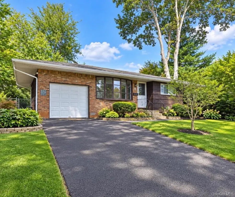 5 Pebble Lane, South Huntington, NY 11746 - #2
