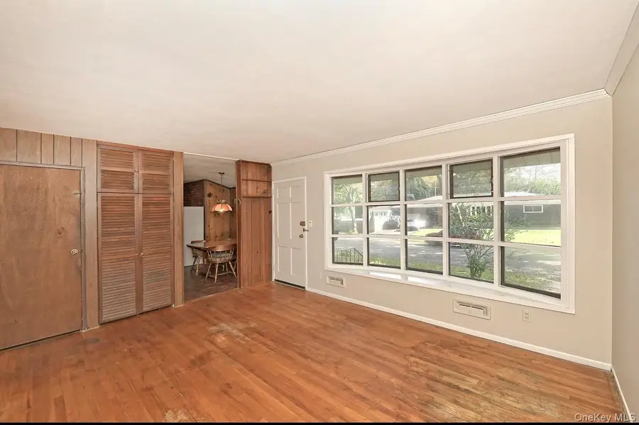 5 Pebble Lane, South Huntington, NY 11746 - #3