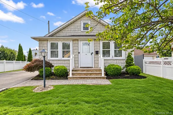 635 S 6th Street, Lindenhurst, NY 11757