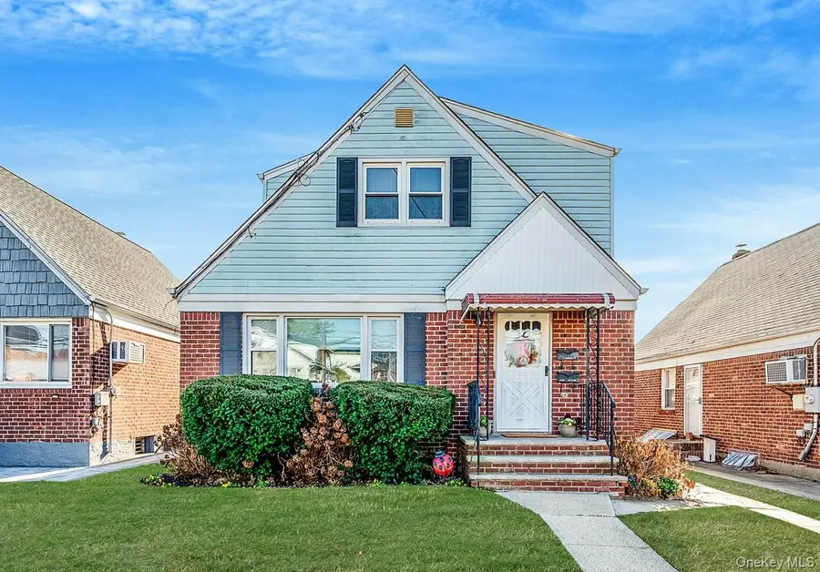 34 Meyer Avenue, Valley Stream, NY 11580 - #2