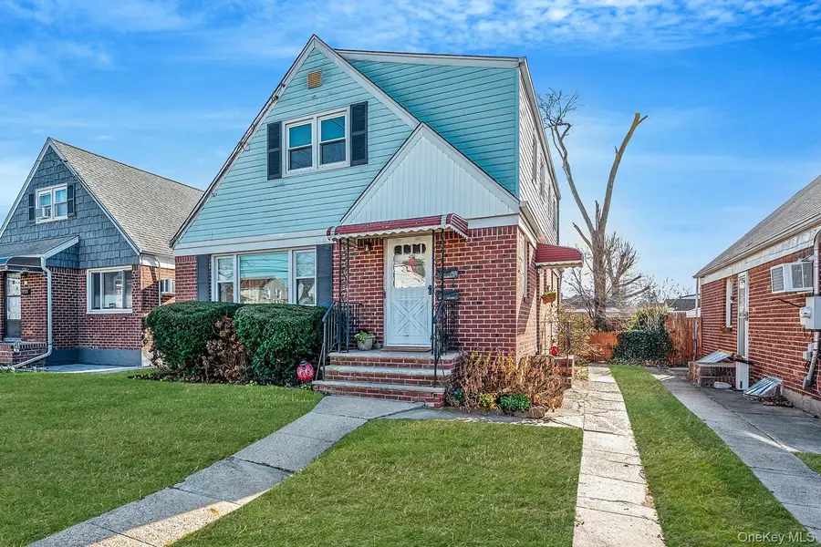 34 Meyer Avenue, Valley Stream, NY 11580 - #3