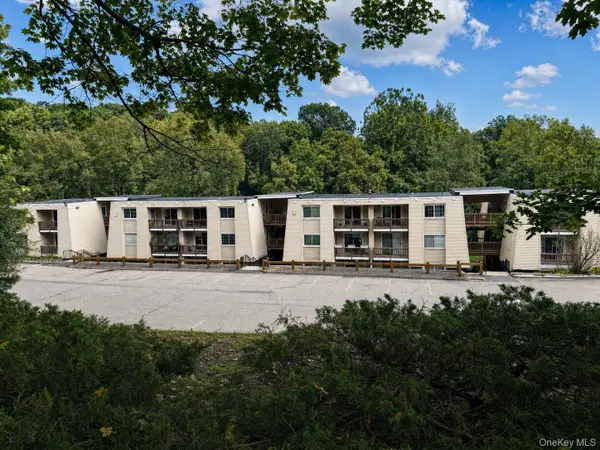 319 Fox Run Lane, Carmel, NY 10512
