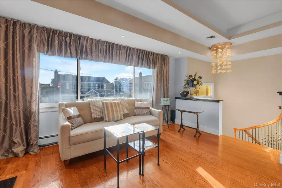 1 Glenwood Avenue #A, Lynbrook, NY 11563 - #3