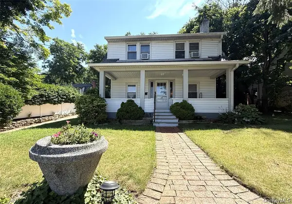15 Maple Grove Street, Great Neck, NY 11023