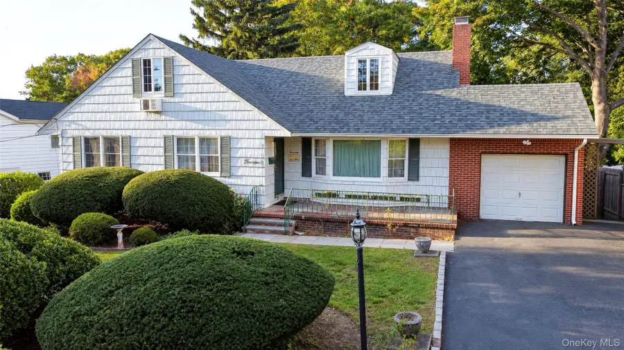 14 Waverly Street, Glen Head, NY 11545 - #2