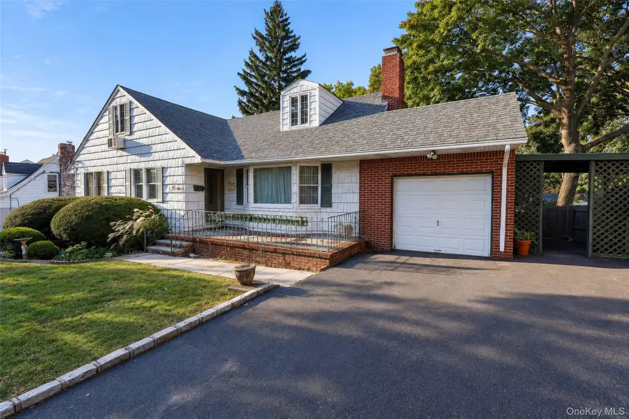 14 Waverly Street, Glen Head, NY 11545 - #3