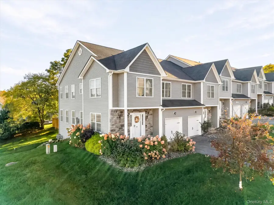 160 Highwood Drive, New Windsor, NY 12553 - #2