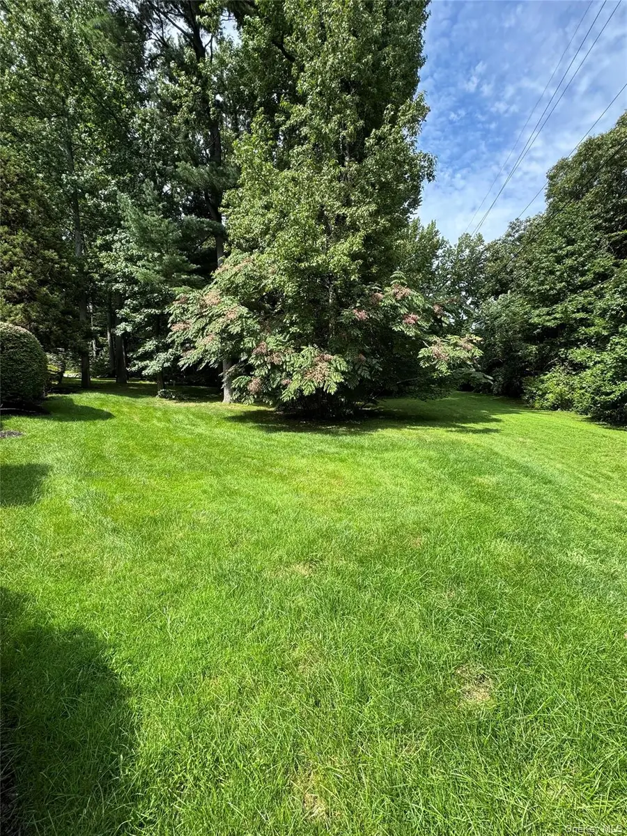 20 Tiffany Circle #20, Manhasset, NY 11030 - #3