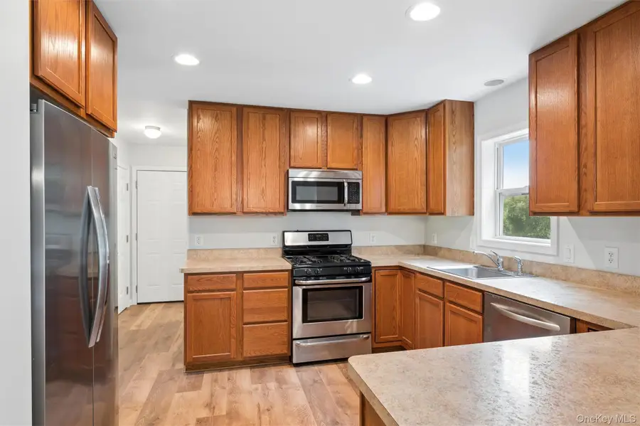 147A Old Country Rd, Remsenburg Speonk, NY 11977 - #3