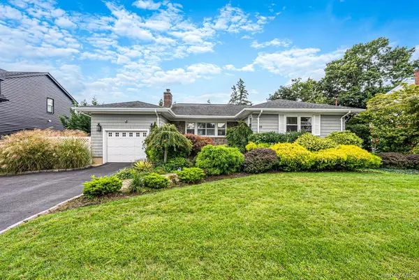 20 Argonne Place, Massapequa, NY 11758