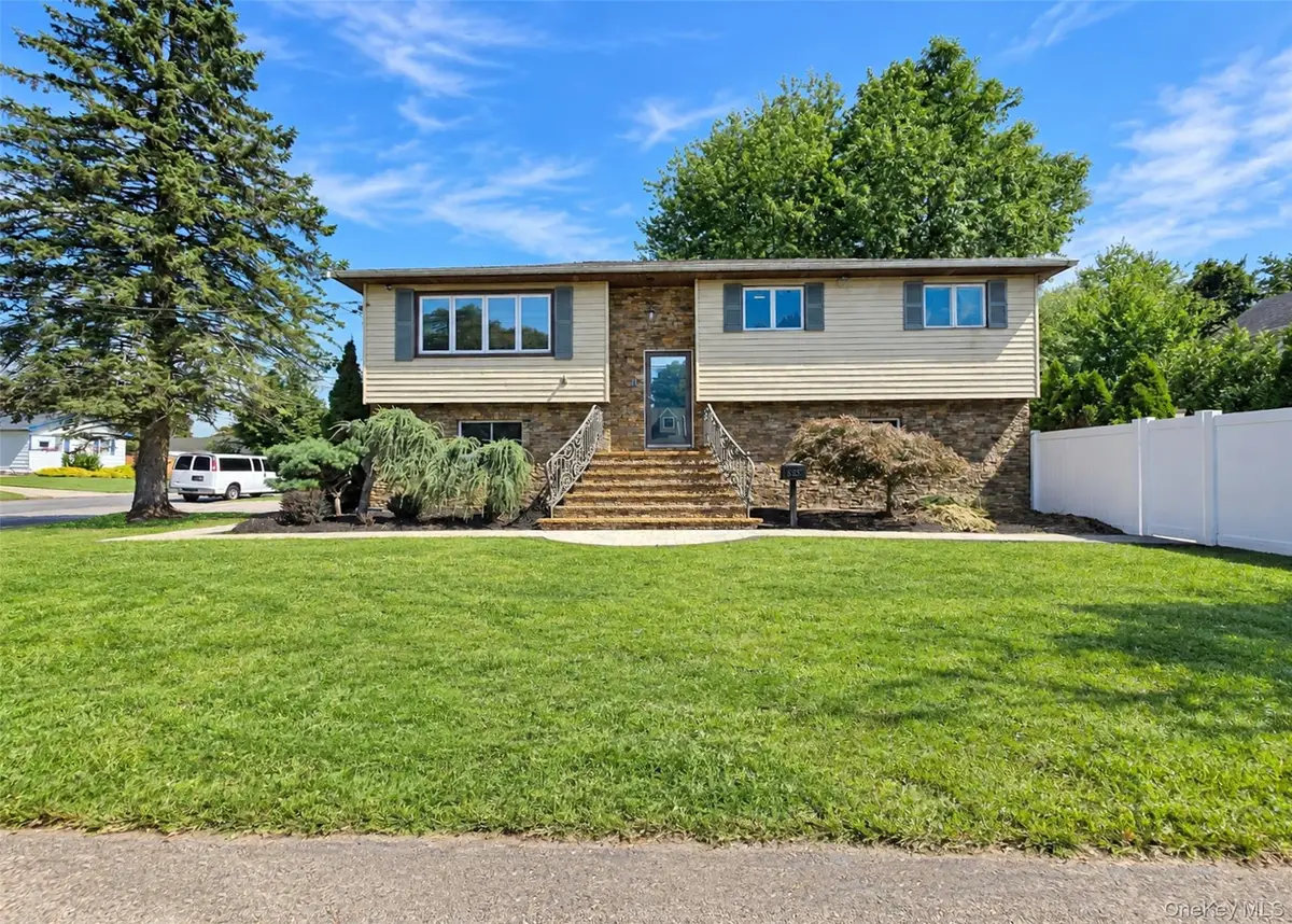 685 Carlls Path, Deer Park, NY 11729 - #1