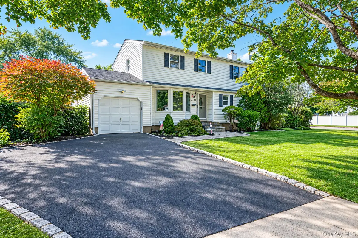 1400 Wave Avenue, Medford, NY 11763 - #1