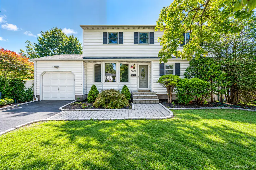 1400 Wave Avenue, Medford, NY 11763 - #2