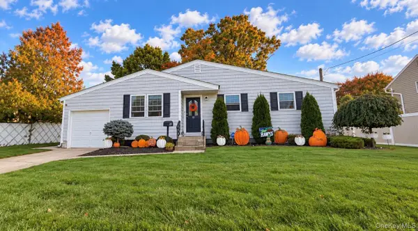 22 5th Avenue, Farmingdale, NY 11735