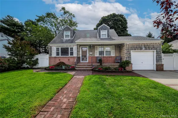 296 Heathcote Road, Lindenhurst, NY 11757