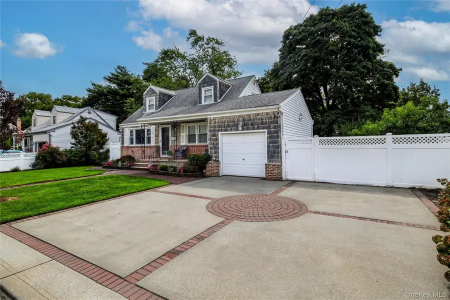 296 Heathcote Road, Lindenhurst, NY 11757 - #3