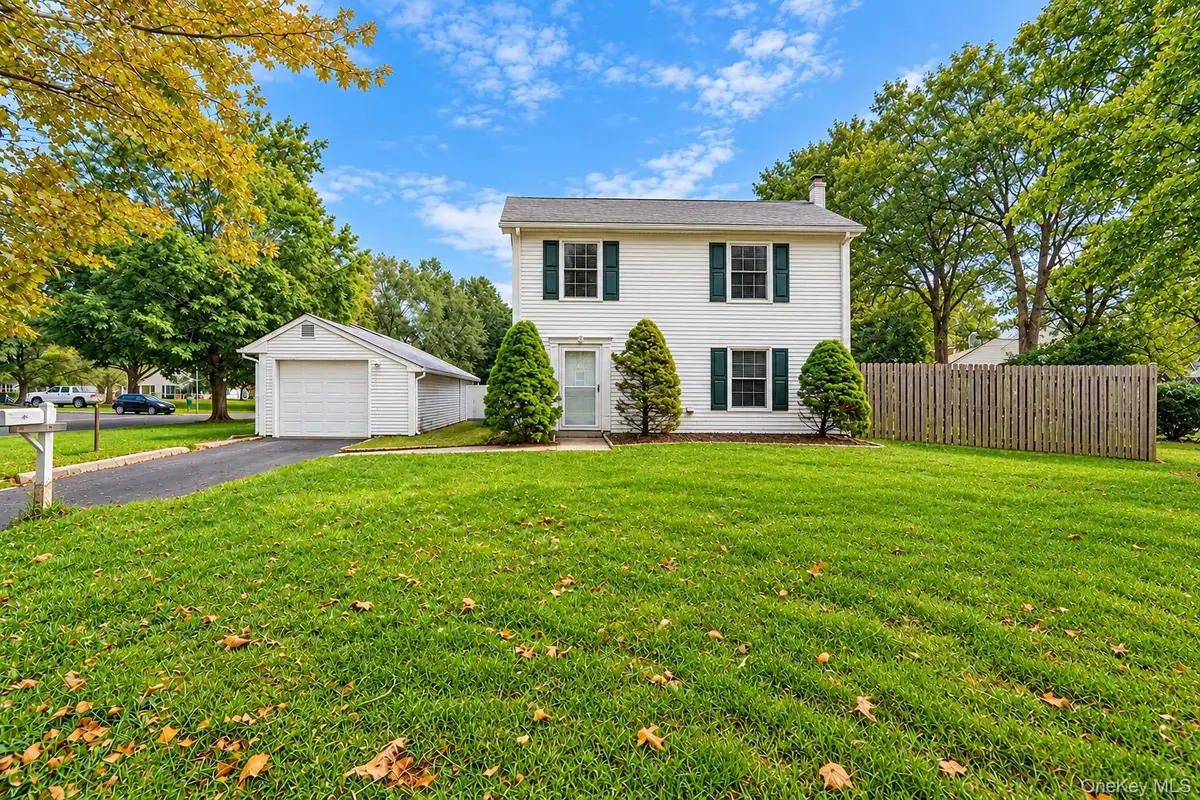 14 Petersburg Court, Coram, NY 11727 - #1