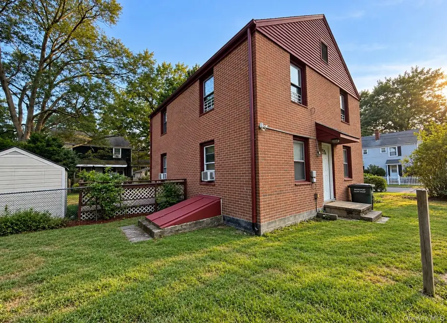 24-22 Evers Court, Bridgeport, NY 06610 - #2