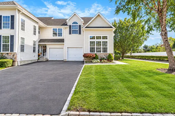 1 Grand Canyon Court, Bohemia, NY 11716