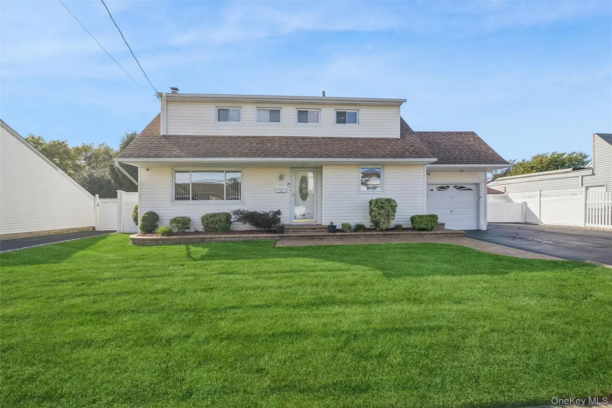 532 Alwick Avenue, West Islip, NY 11795 - #1