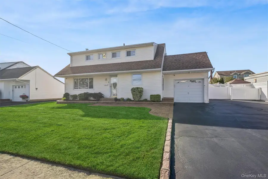 532 Alwick Avenue, West Islip, NY 11795 - #3