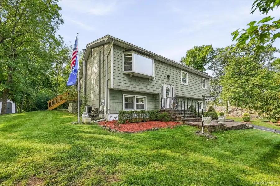 64 Forest Glen Road, Valley Cottage, NY 10989 - #2