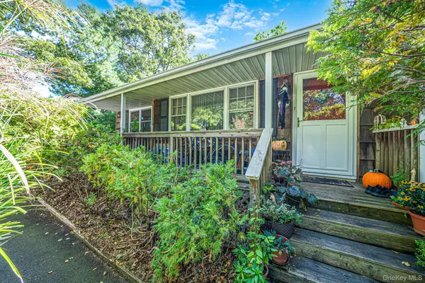 306 Jamaica Avenue, Medford, NY 11763