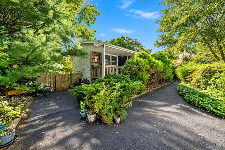 306 Jamaica Avenue, Medford, NY 11763 - #2