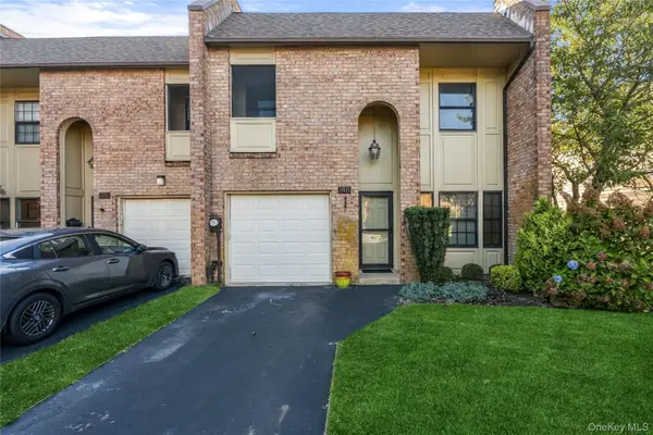 148 Southgate Circle, Massapequa Park, NY 11762