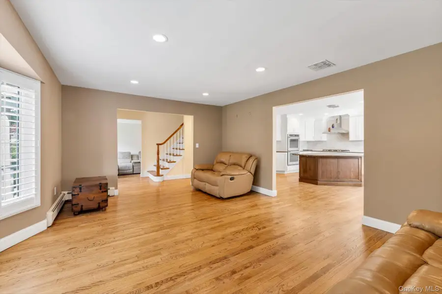 3 Lesley Drive, Syosset, NY 11791 - #3