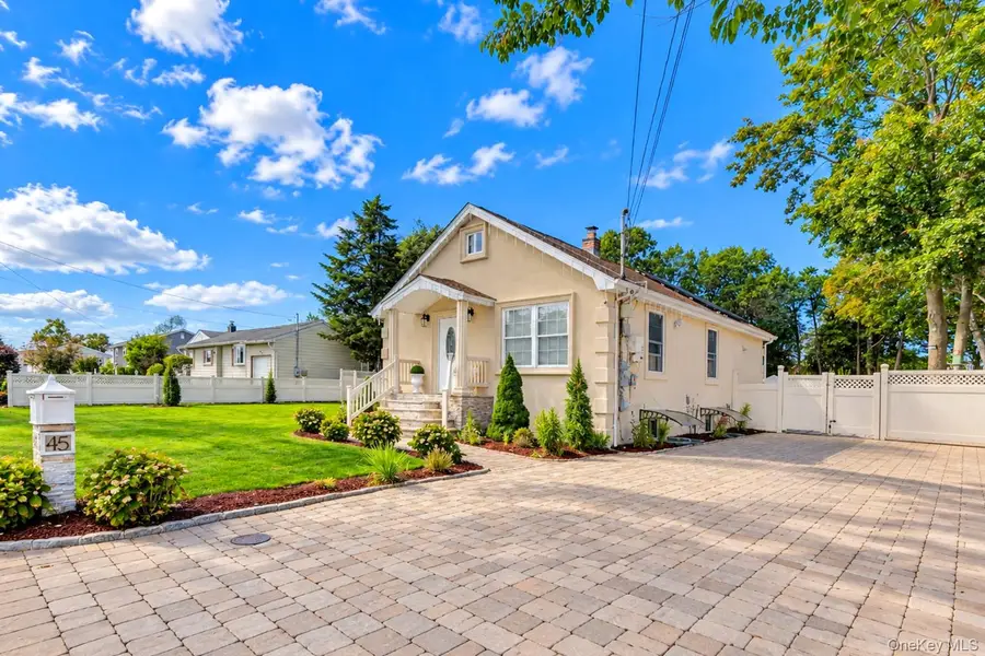 45 Matthews Avenue, West Babylon, NY 11704 - #2