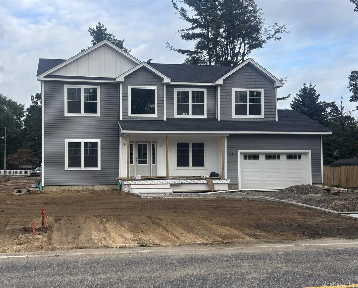 2047 Lincoln Avenue, Holbrook, NY 11741 - #1